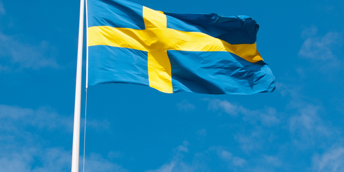 Sveriges flagg i vinden foto: wallpaperflare.com